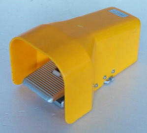 Zawór pneumatyczny ręczny żółty / niebieski 4F210-08G Zawór stopowy powietrza z osłoną zabezpieczającą